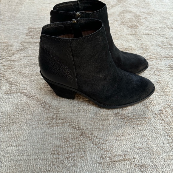 Soft Tilton black suede bootie - Picture 3 of 6